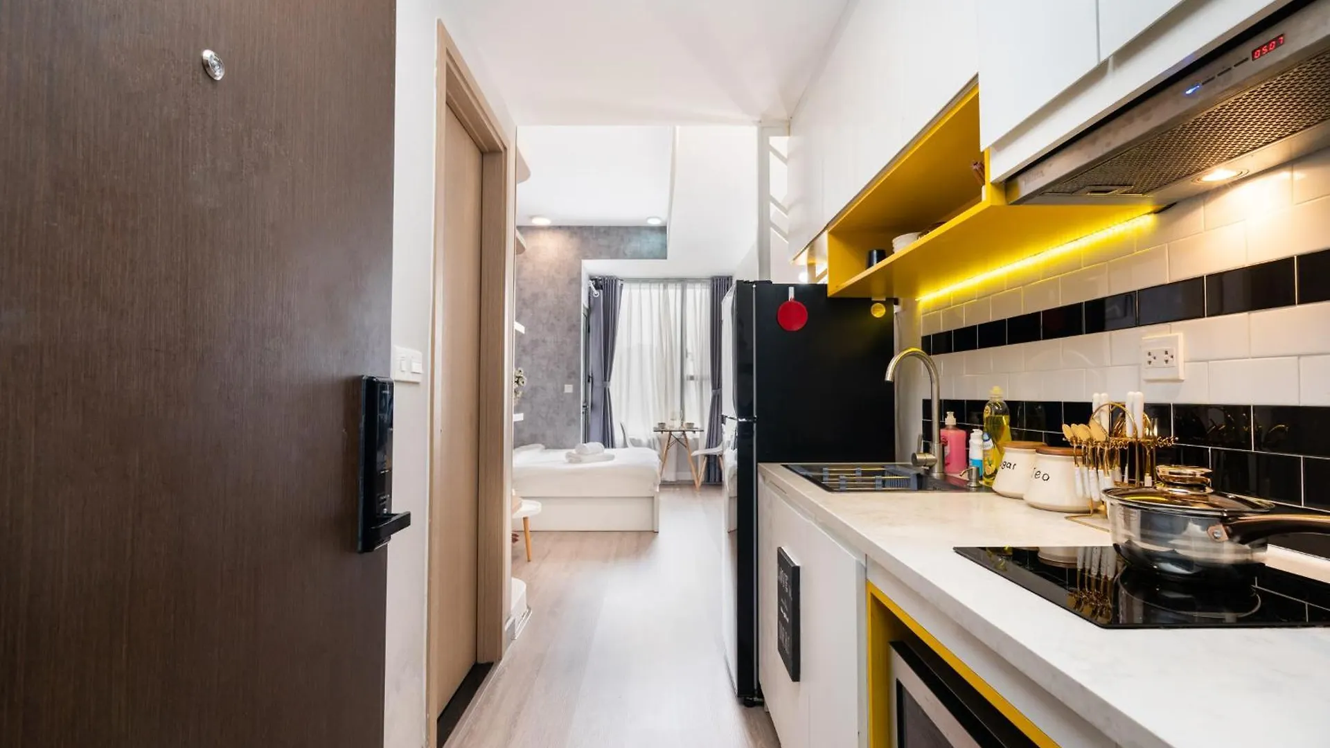 Oui! Oui! Saigon Apartment - Rivergate Residence Ho Chi Minh City