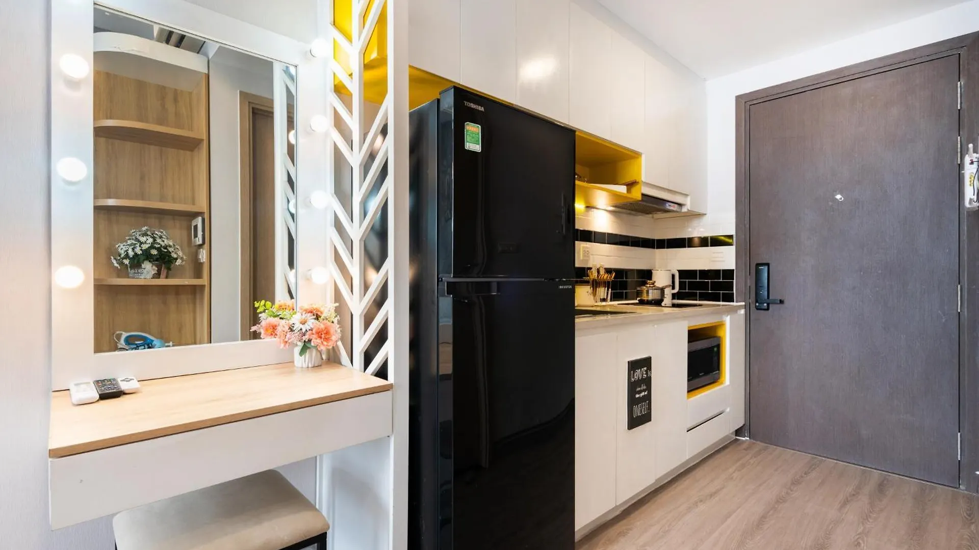 Oui! Oui! Saigon Apartment - Rivergate Residence Ho Chi Minh City