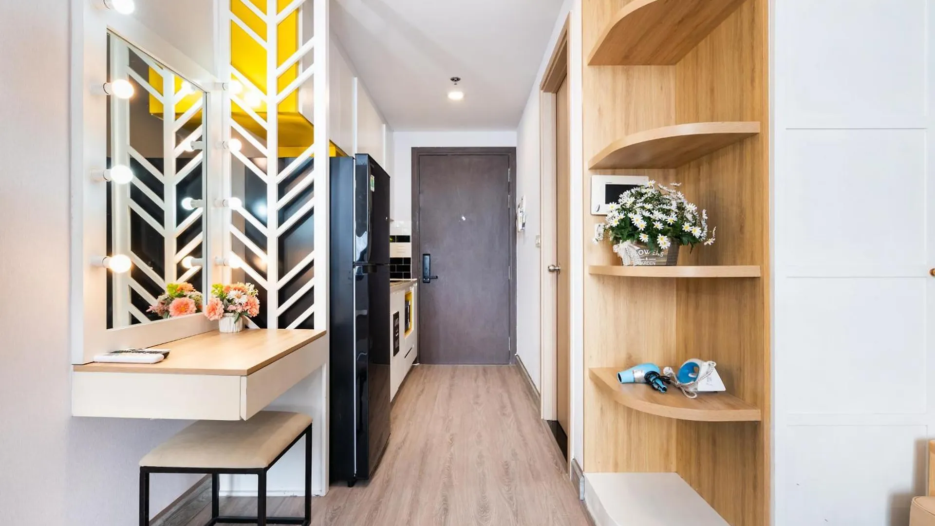 Oui! Oui! Saigon Apartment - Rivergate Residence Ho Chi Minh City