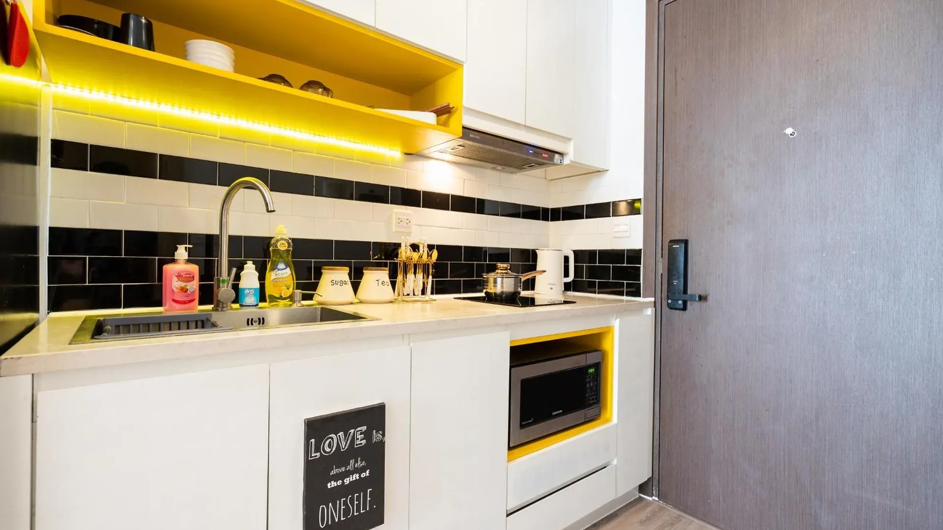 Oui! Oui! Saigon Apartment - Rivergate Residence Ho Chi Minh City 0*,  Vietnam